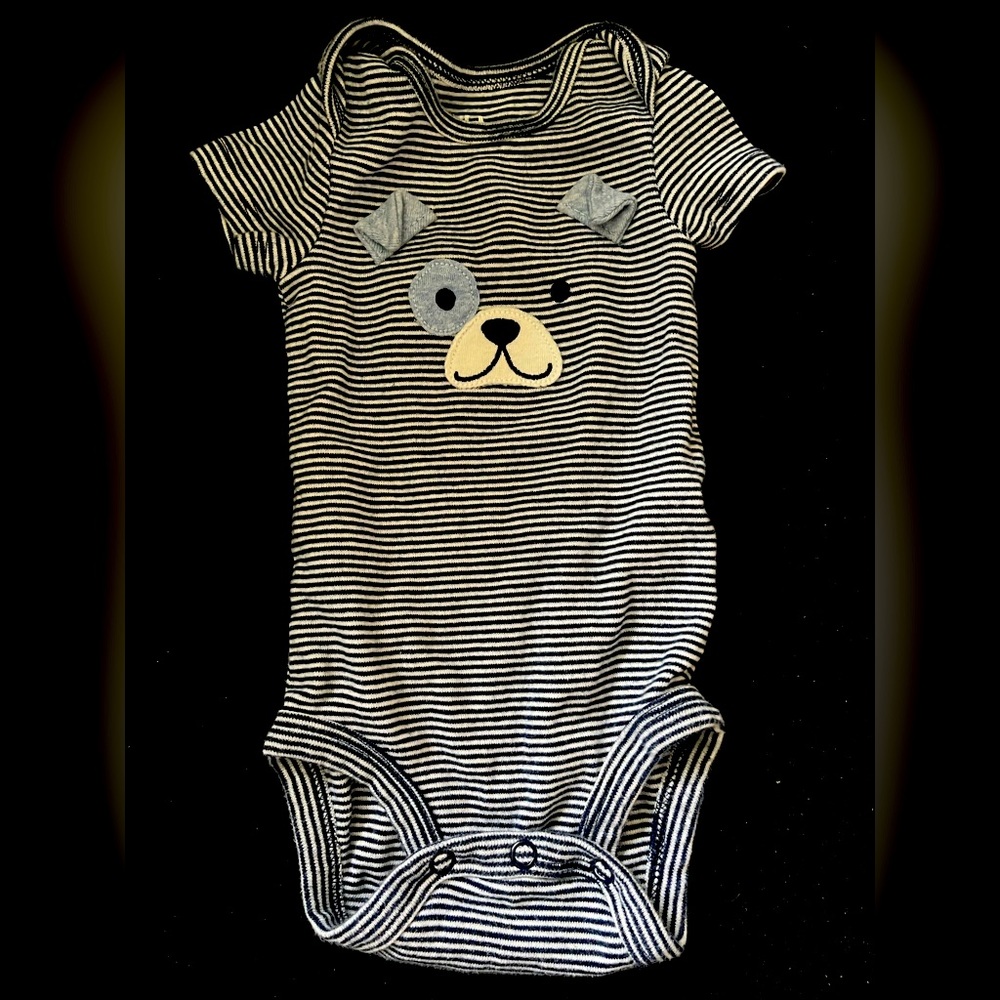 Carter’s, 0-3 mo onsie, like new